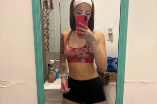 im available to meet both in or out - Image 3