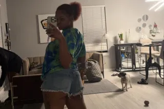 Pretty tight wet lightskin😍💦 - Image 1